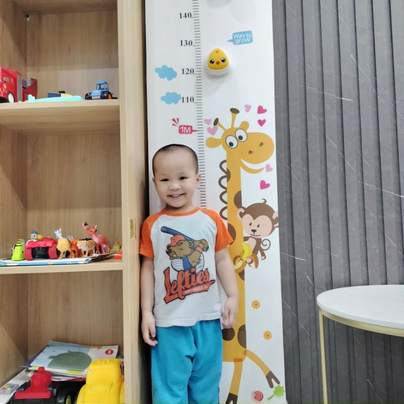 Decal dán tường đo chiều cao cho bé hình hươu cao cổ
