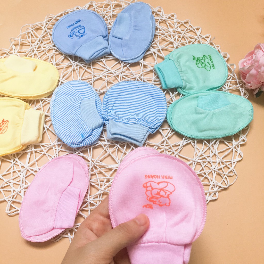 Bao tay bao chân sơ sinh, tất vớ chân tay cotton bo viền chun cho bé hàng Việt Nam mềm mại