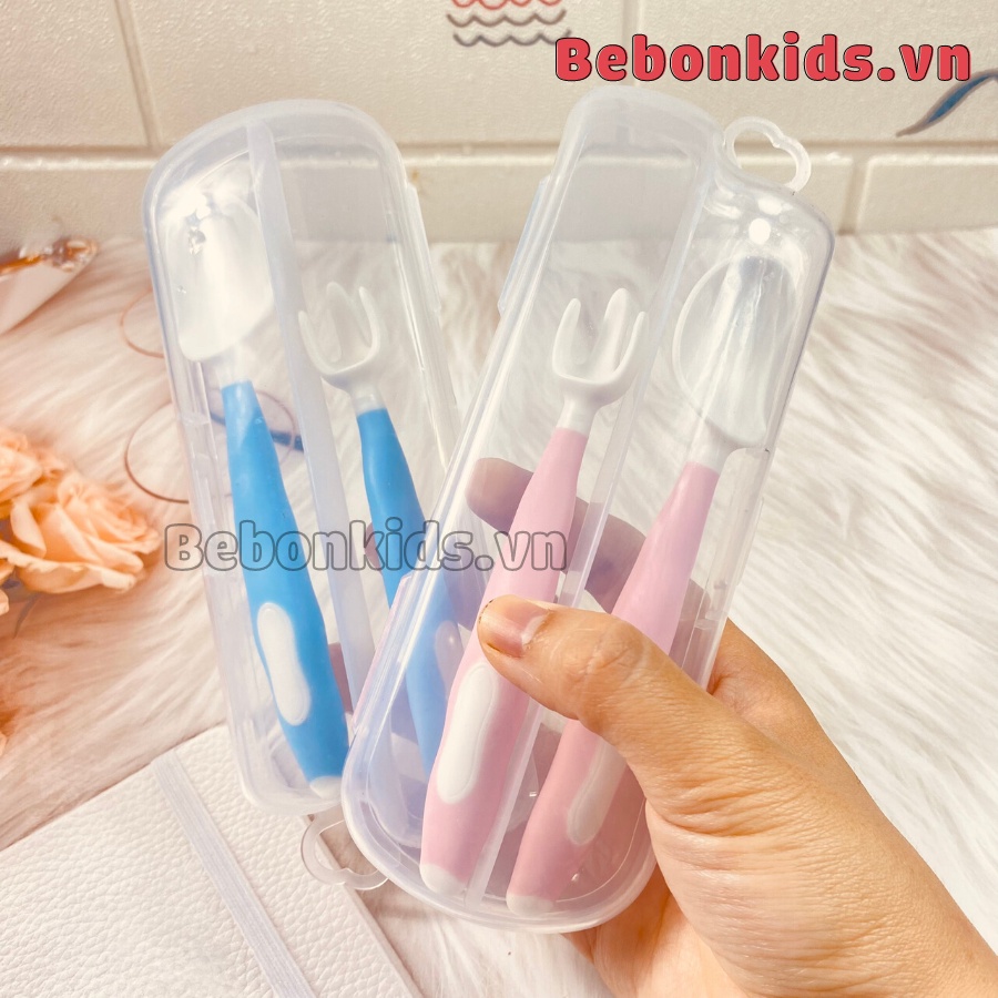 Thìa và dĩa ăn dặm silicon uốn cong cho bé (có hộp)