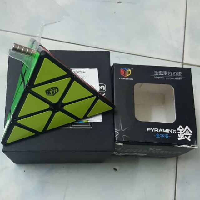 Rubik Xman Pyraminx M viền đen - không viền