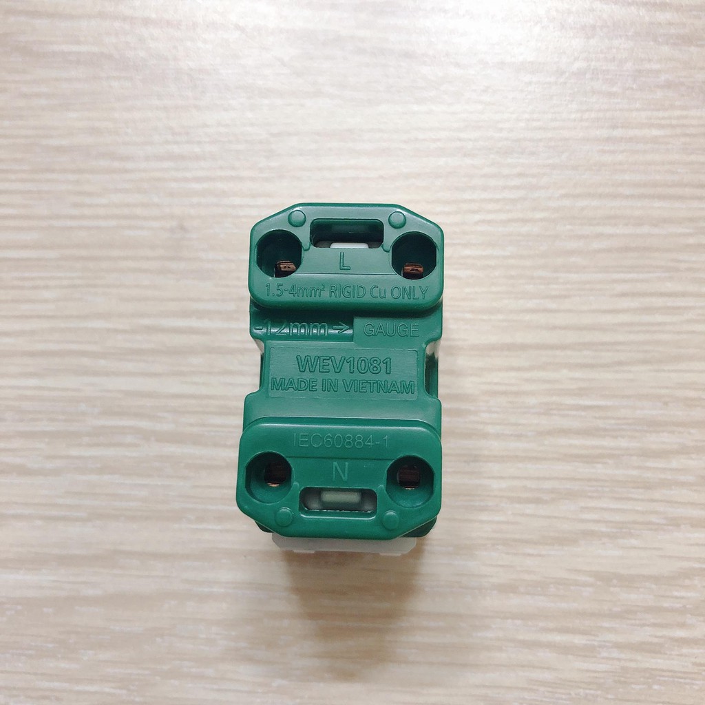 Ổ cắm đơn có màng che Panasonic