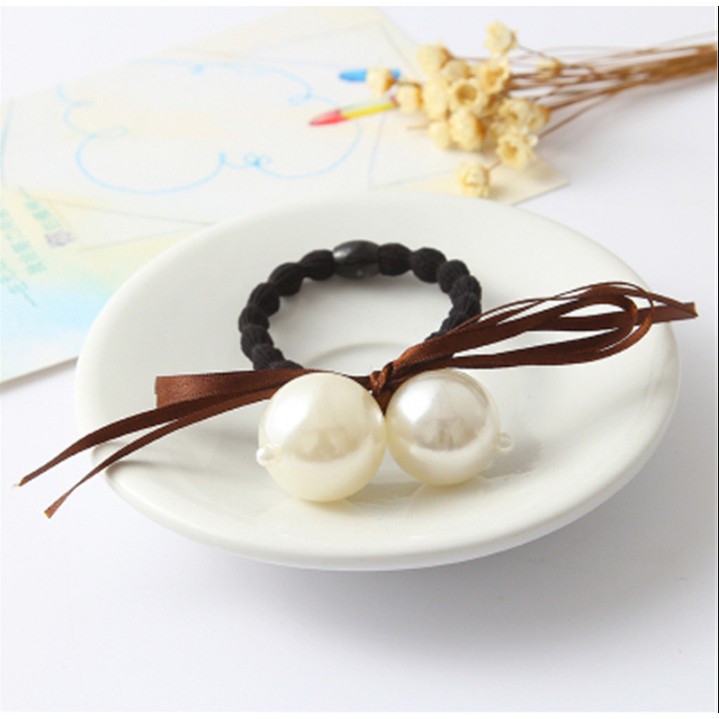 cột tóc phong cách hq hai châu trắng, thắt nơ. mẫu y hình vì hình shop tự chụp nha các bạn. hàng có sẵn.