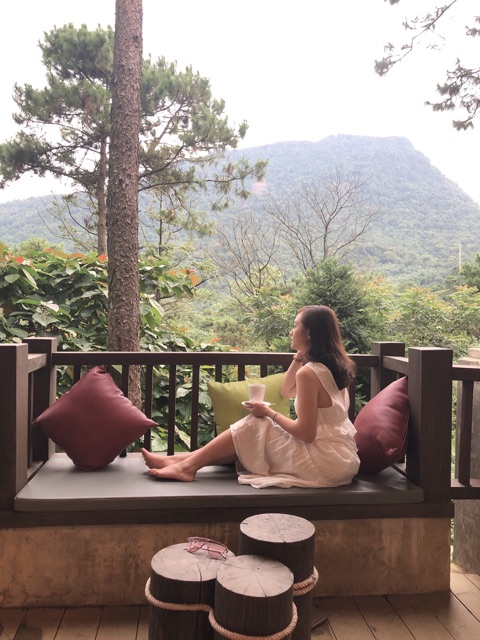 Maxi trắng hở lưng