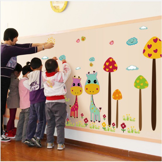 Decal trang trí khu vươn Nấm và 2 chú Hươu Cao Cổ