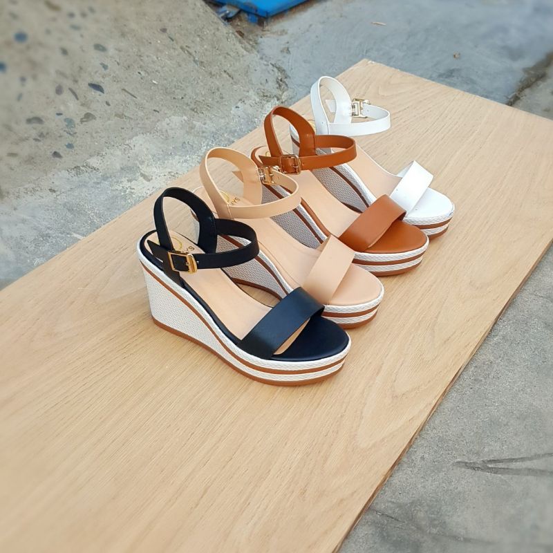 [QUÁ ĐẸP] Sandal nữ quai ngang cao 7cm NALLDOS da Microbfile, đế xuồng PU nhẹ  4 màu ( Đen, Bò, Trắng, Kem)