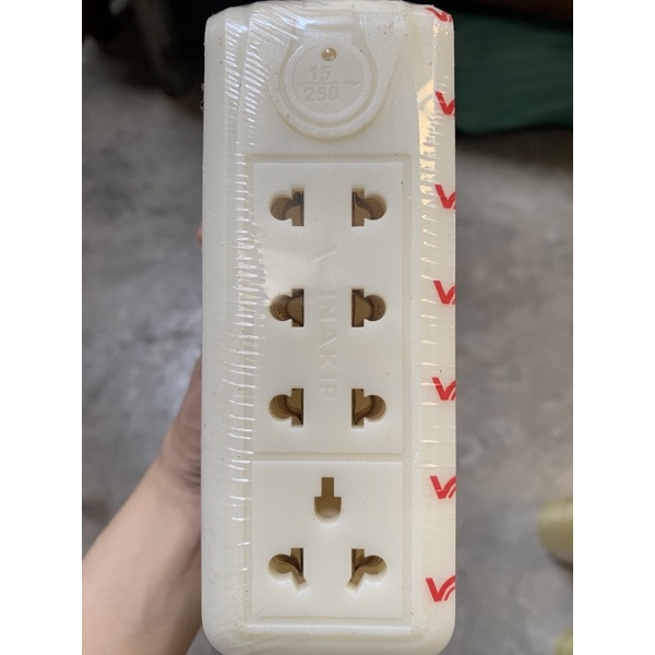 ổ cắm 4 vinakip 15A, ổ có 4 chỗ cắm, ổ điện dân dụng