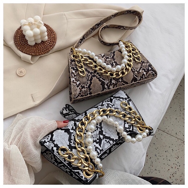 Túi đeo đéo vân rắn tặng kèm chuỗi ngọc T764