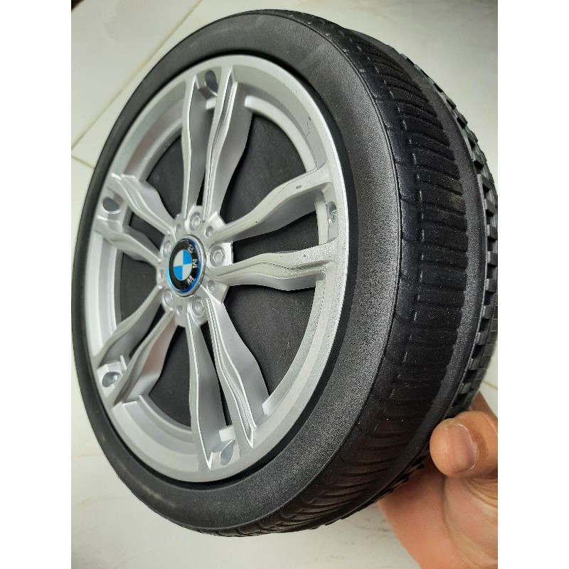 Bánh nhựa BMW 27cmx 10,5cm xe điện trẻ em