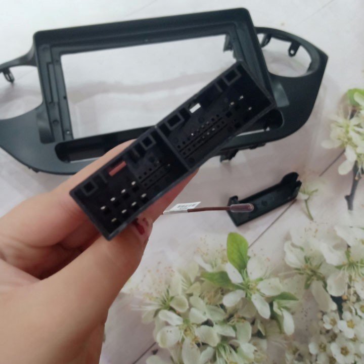 Mặt dưỡng xe Kia morning lắp màn hình 9 inch 2012-2019 bao gồm giắc nguồn zin