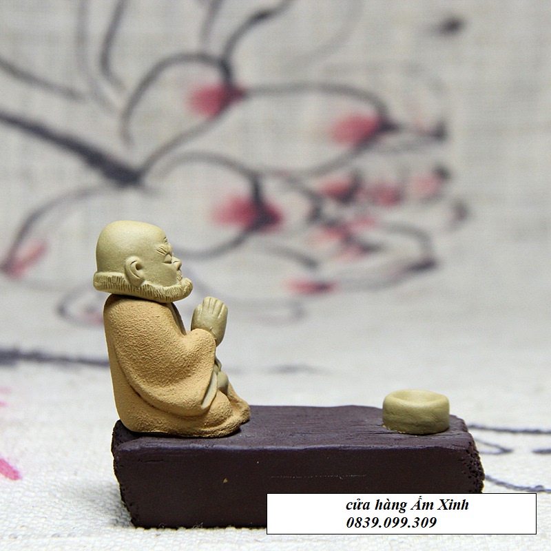 Tượng Đạt Ma Sử Tổ Bằng Chất Liệu Tử Sa