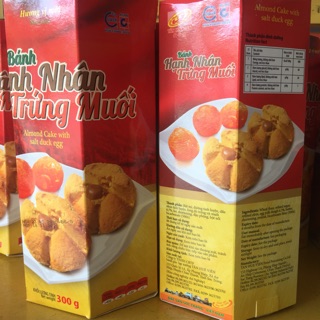 Bánh hạnh nhân trứng muối (Almond cake with salt egg duck)