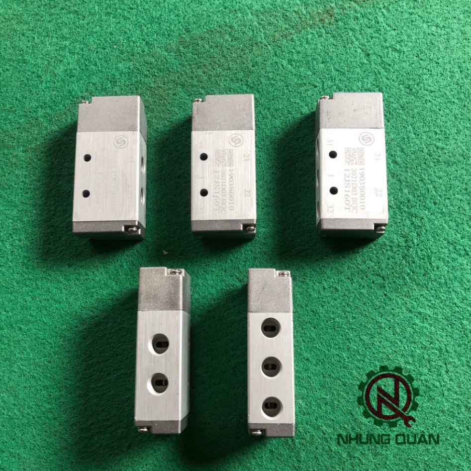 Van chia hơi chuyển tầng HOWO . DONGFENG