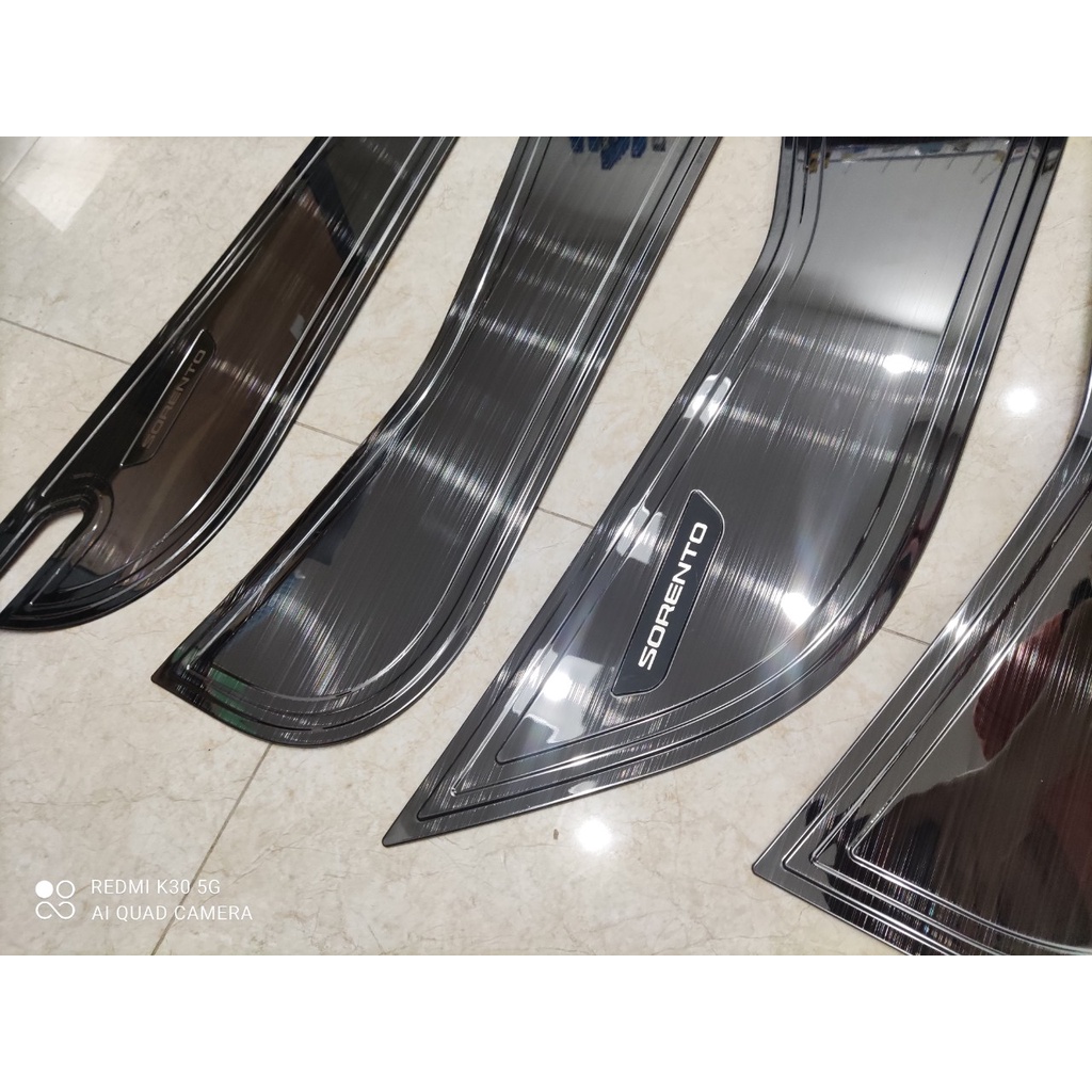 Bộ 4 ốp tapli cửa xe Kia Sorento 2021 2022 2023 Mẫu Titan - Tặng Kèm Keo Dính Thêm - Hellooto