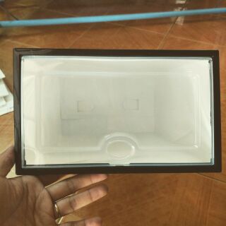 Hộp đựng giầy nắp mica viền đen