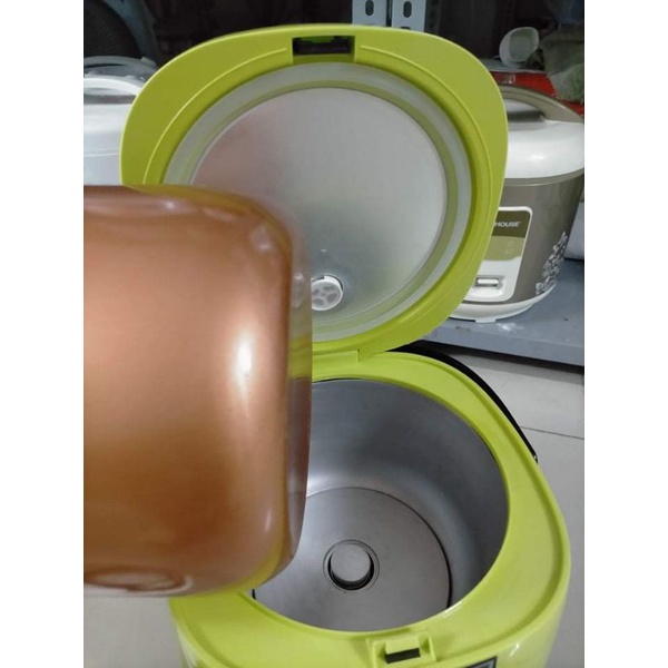 Nồi cơm nắp gài Kangaroo KG22R1 2.2 lít