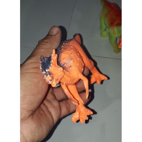 Sét 6 con khủng long bằng nhựa bóp kêu chít chít rất đẹp