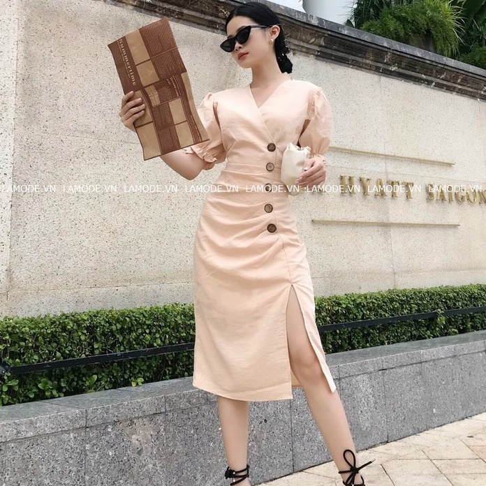 +  - Đầm thiết kế cổ tim chéo nút gỗ xẻ tà Flora DA1040