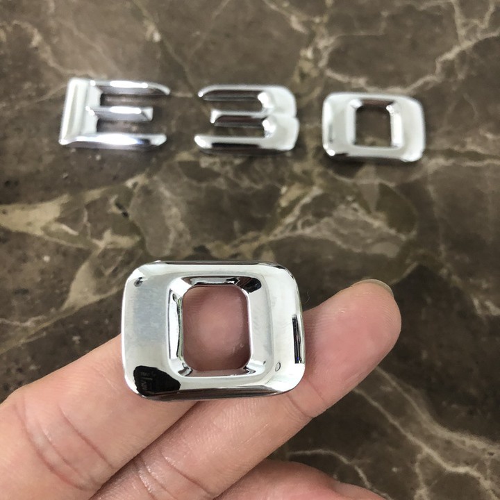 Decal tem chữ E200 và E300 dán đuôi xe ô tô Mercedess, chất liệu hợp kim inox