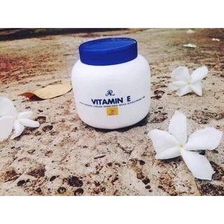 Kem Dưỡng Ẩm  Chống Nẻ Vitamin E 200ml  thái lan