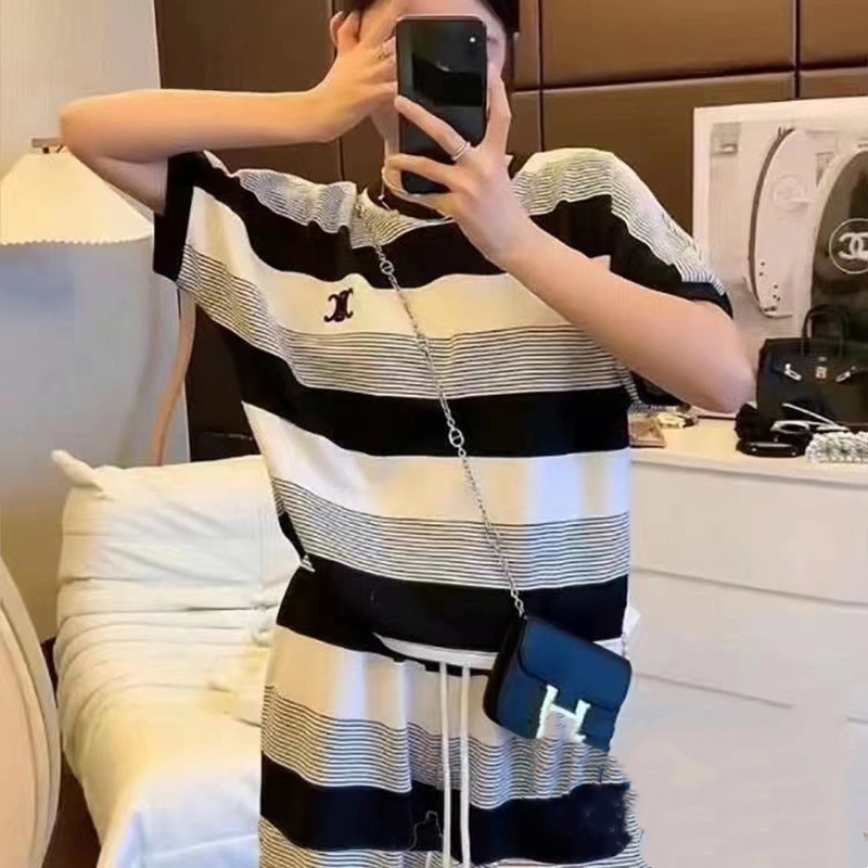 Bộ áo thun cổ tròn + quần short họa tiết kẻ sọc màu sắc tương phản IELGY thời trang cho nữ