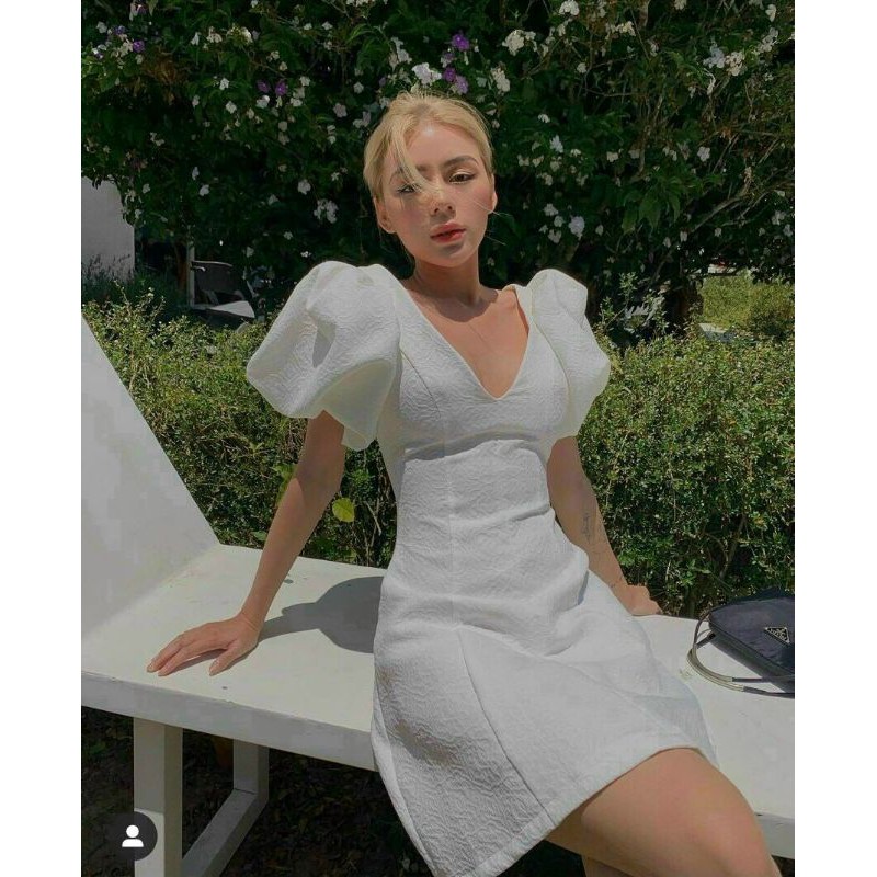 ĐẦM TRẮNG CỔ TIM TAY PHỒNG mã 1604