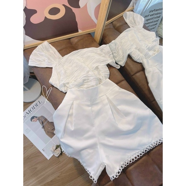 SET ÁO THỚ GỖ LỆCH VAI + QUẦN SHORT REN