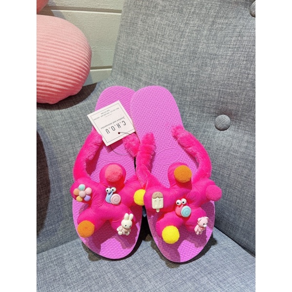 Dép kẹp đế cao su quai lông mĩ chamr hoa gắn sticker dễ thương cute 2022