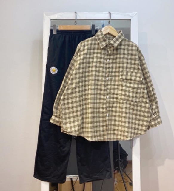 ẢNH THẬT ÁO SƠ MI KẺ OVERSIZE HAI MÀU SẴN / Áo sơ mi kẻ uzallang