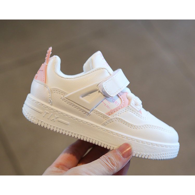 Giày Sneaker Màu Trắng Thoáng Khí Dễ Phối Đồ Cho Bé