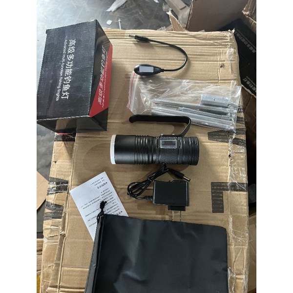 Đèn câu cá, đèn soi phao. đầy đủ phụ kiện như  sạc, chân chống, rất thích hợp câu đêm sẽ