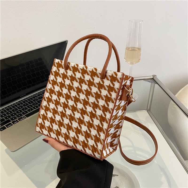 Túi Xách Đeo Chéo Vai Hình Vuông Nhỏ Sức Chứa Lớn 2022 Kẻ Caro Màu Đỏ Đa Năng Phong Cách Ngoại Quốc Thời Trang Cho Nữ