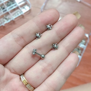 Khuyên tai nụ hình chromehearts/ khuyên tai thép y têz
