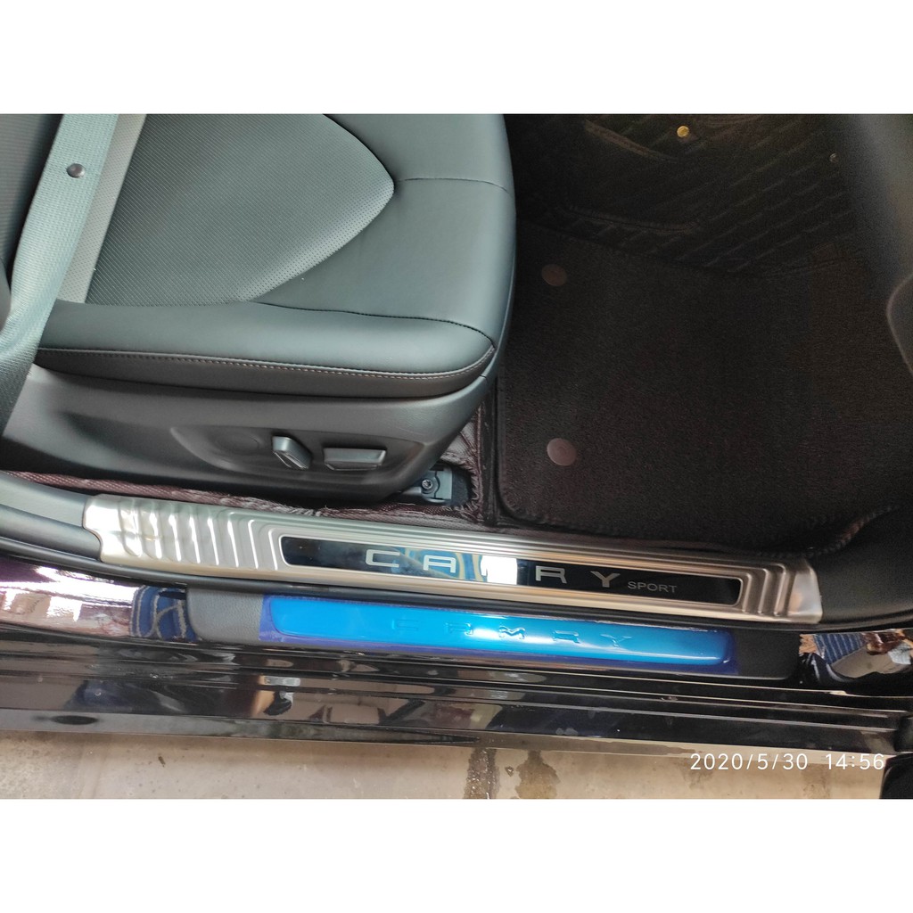 Ốp bậc trong xe Camry 2019 2020 2021 2022 mẫu inox chữ đen