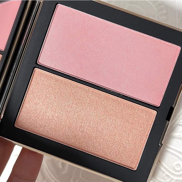 NARS Two-tone Blush Tray Embossed Gold Logo Limited Edition TEMPTED+DEEP THROAT 19gPhấn Má Hồng NARS Hai Tông Màu Vàng Kim Phiên Bản Giới Hạn + Cổ Họng 19g