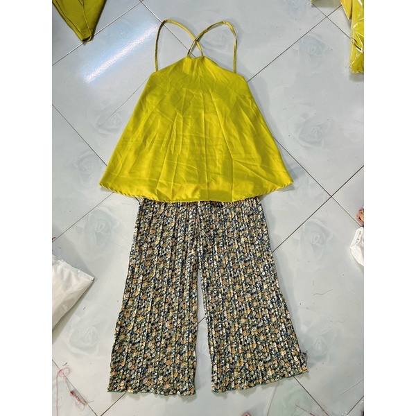 Set áo yếm quần hoa dập ly  - CarotShop