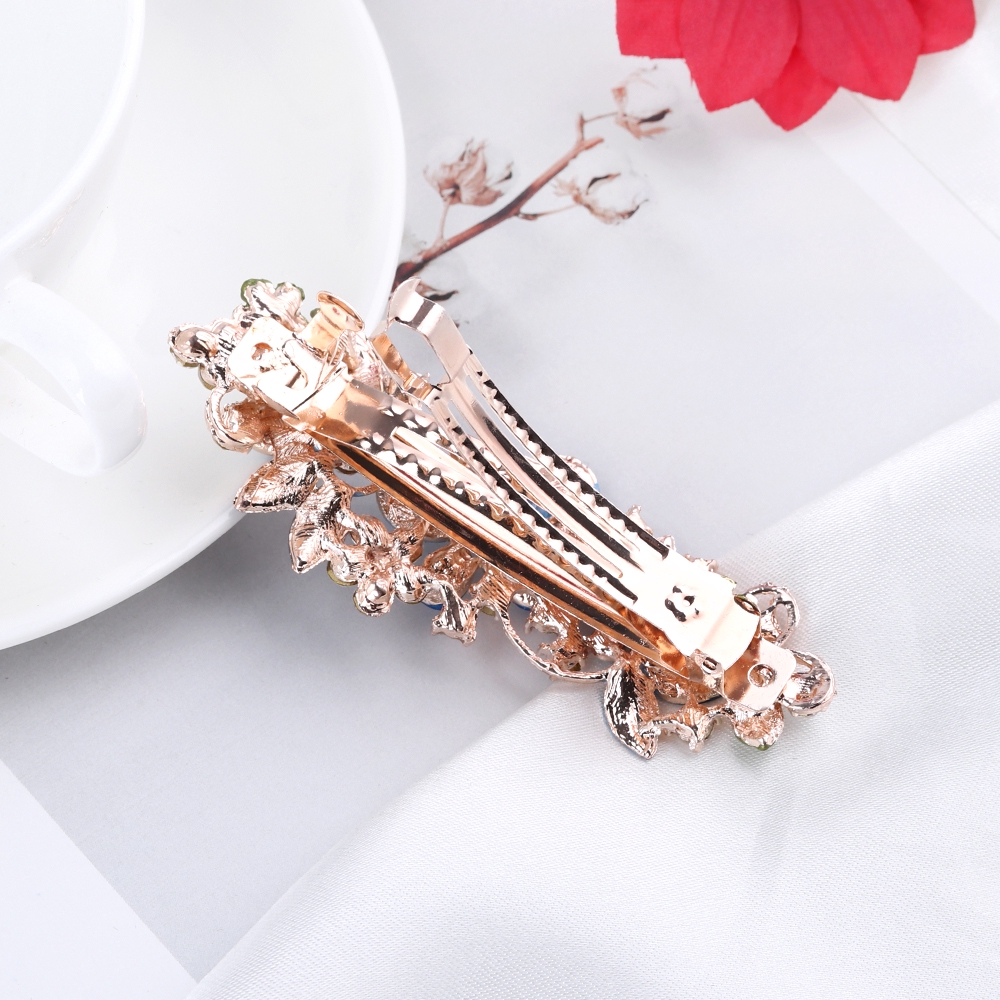 Kẹp tóc đính hoa và vương miện