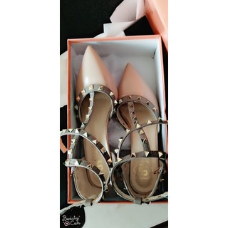 Giày valentino gót nhọn (sẵn đen size 38)