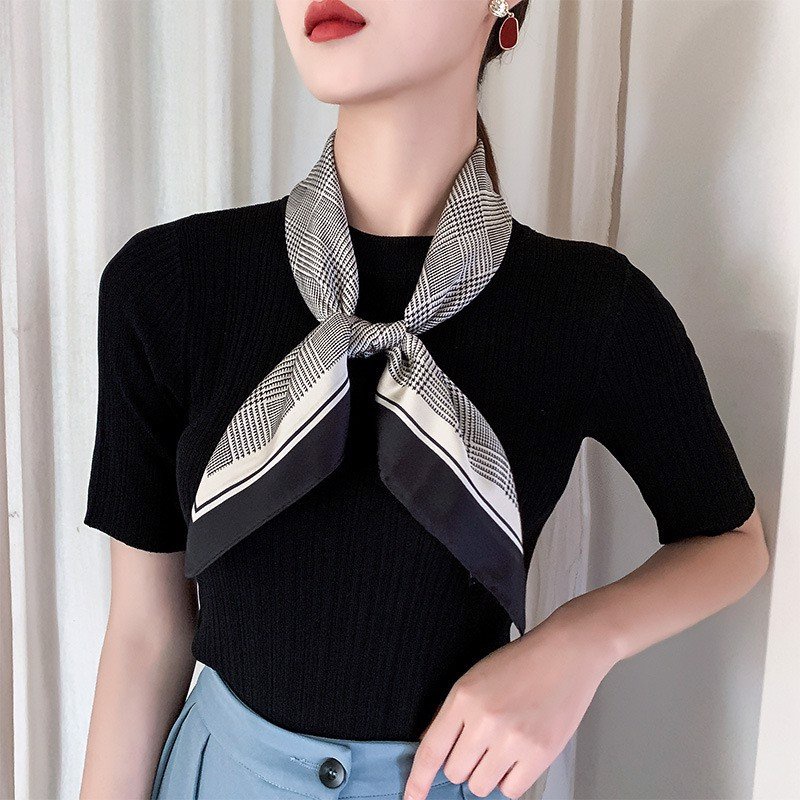 Mô tả Khăn bandana quấn làm áo Blackpink cao cấp 70 70x70cm: - Size chuẩn khăn lụa vuông 90x90 cm - Khăn lụa bandana hàn