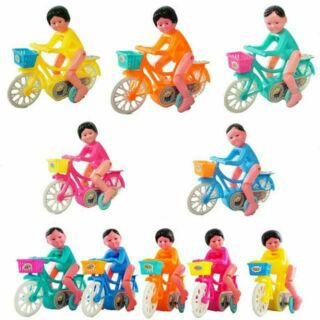 Em bé đi xe đạp chạy cót