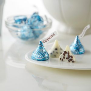 Sôcôla HERSHEY'S Kisses Sô cô la đen / Hạnh nhân / Halzenuts / Cookies &amp; Creme Túi 315g - hsd 7/2022