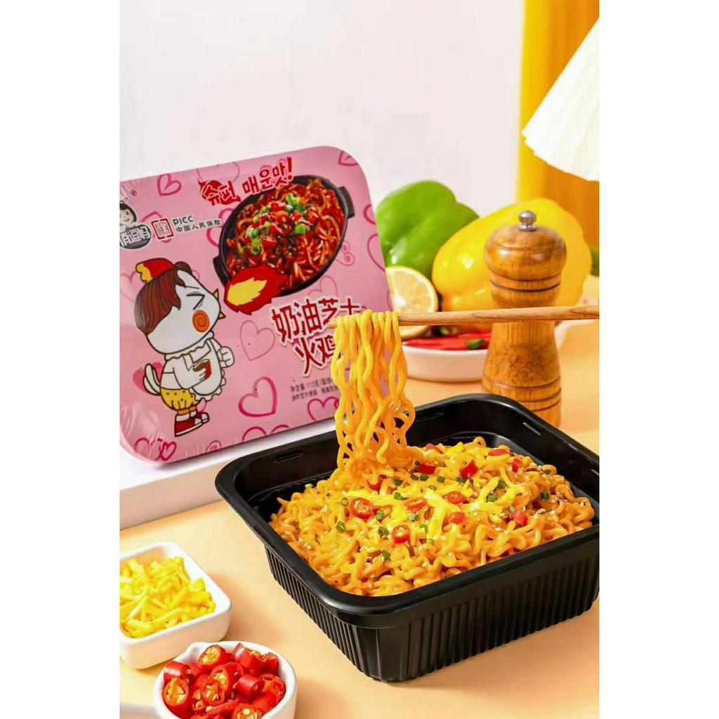 Mỳ trộn cay đủ vị tương đen, phô mai, trứng muối, tôm hùm đất, thịt bò bát 113g