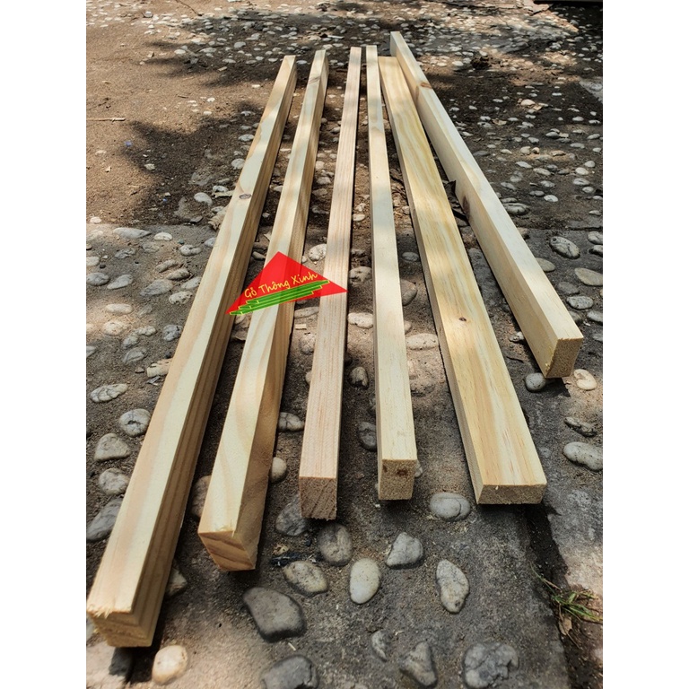 Thanh gỗ thông vuông mới đẹp dài 80cm, rộng 3cm, dày 1.5cm đã bào láng đẹp 4 mặt rất thích hợp làm nẹp, làm khung sườn