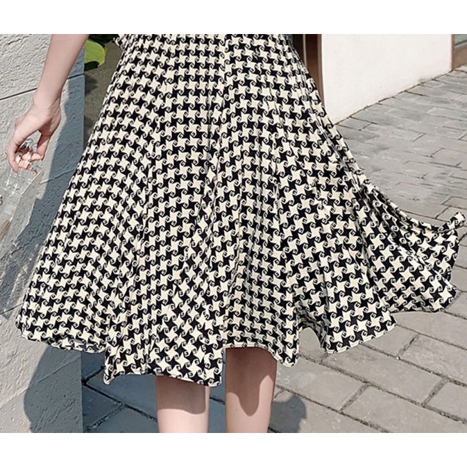 2022 Mùa Hè Mới Váy Kẻ Sọc Cổ Chữ V