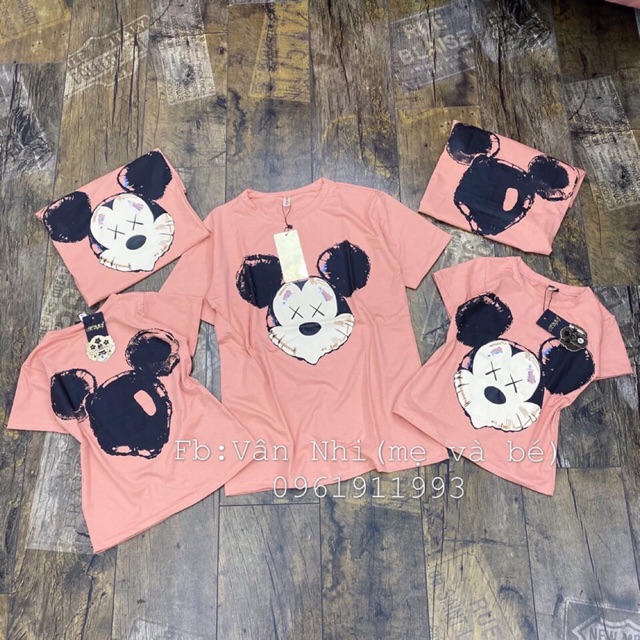 Áo Mickey cho mẹ và bé