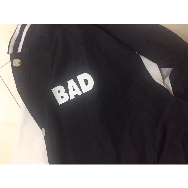 Âo khoác bomber Bad19Chất gió mềmhàng 1 lớp cổ, tay áo và gấu áo có bo dệt xịnfreesize 50kgphong cách hàn quốc