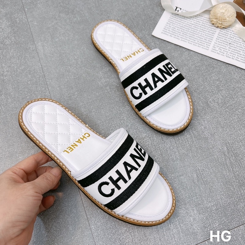 Dép lê thời trang, quai ngang gắn đá sáng lấp lánh, đế cao su viền cói. Siêu nhẹ