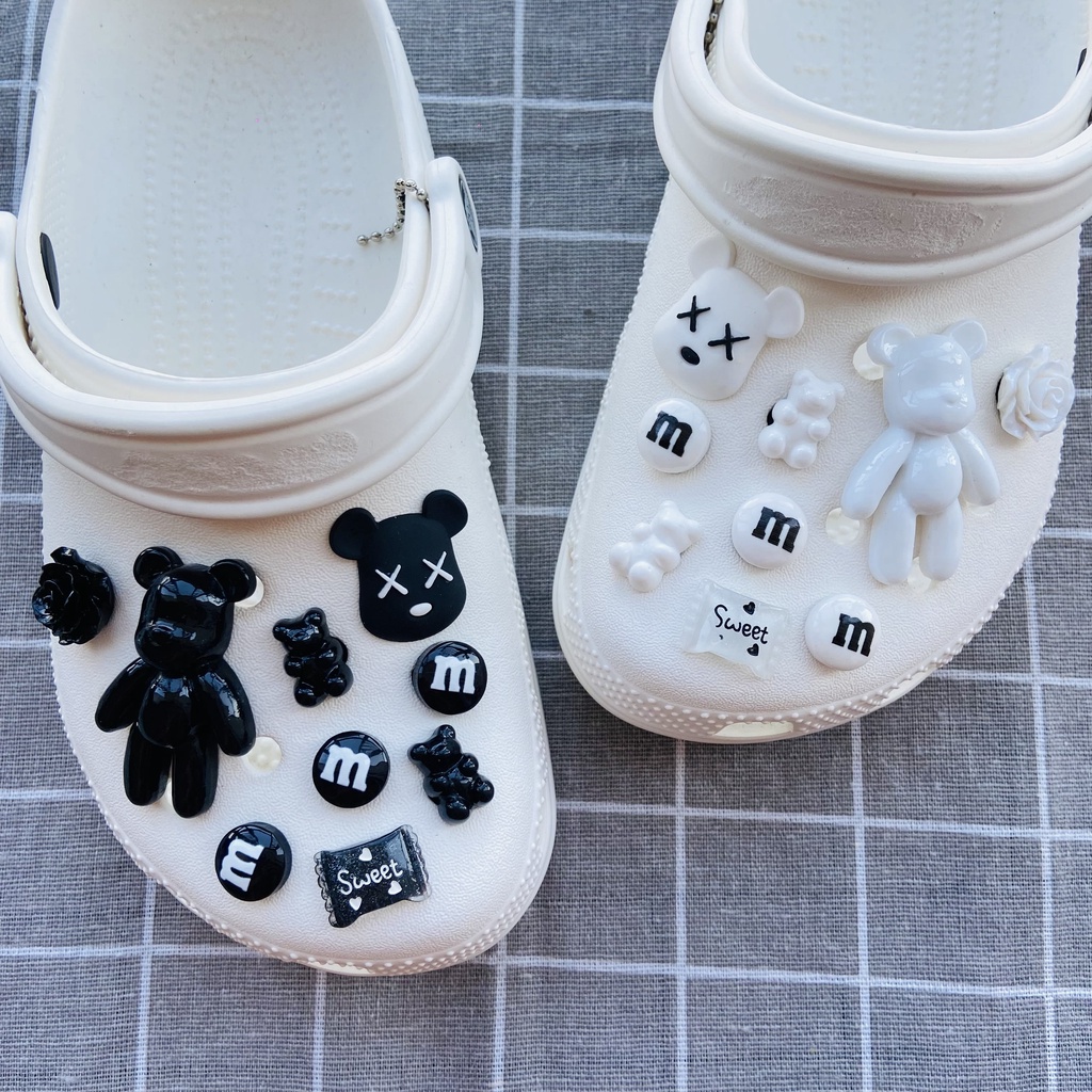 Sticker crocs Shoe Decoration for crocs đế caoBộ 18 Nút Gắn Trang Trí Giày Hình KAWS Độc Đáo#Loạt Đen Trắng