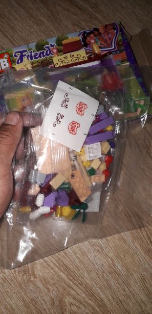 Lắp ráp 1 hộp Lego_Friend Ngôi nhà 5 cô gái LB546 có nhiều chi tiết bằng nhựa ABS rất đẹp