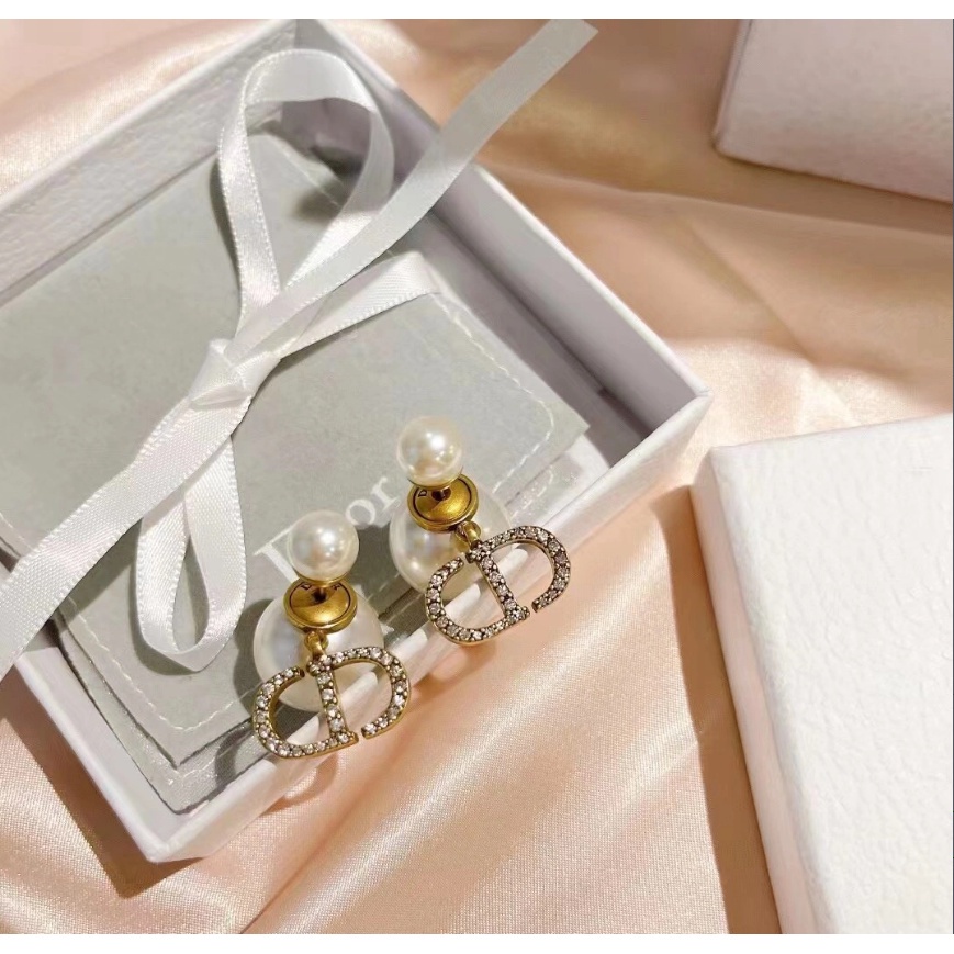 Đôi khuyên tai logo Dior đính kim cương ngọc trai giả thời trang cho nữ