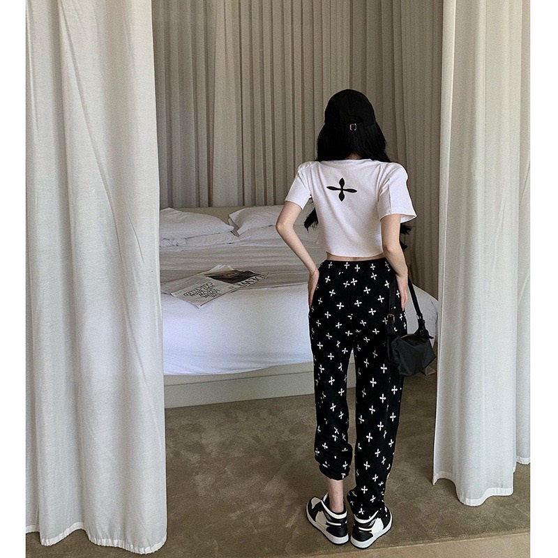 Set quần áo nữ gồm quần boom và áo croptop cộc tay in hình dấu cộng phong cách sexy MYLADY
